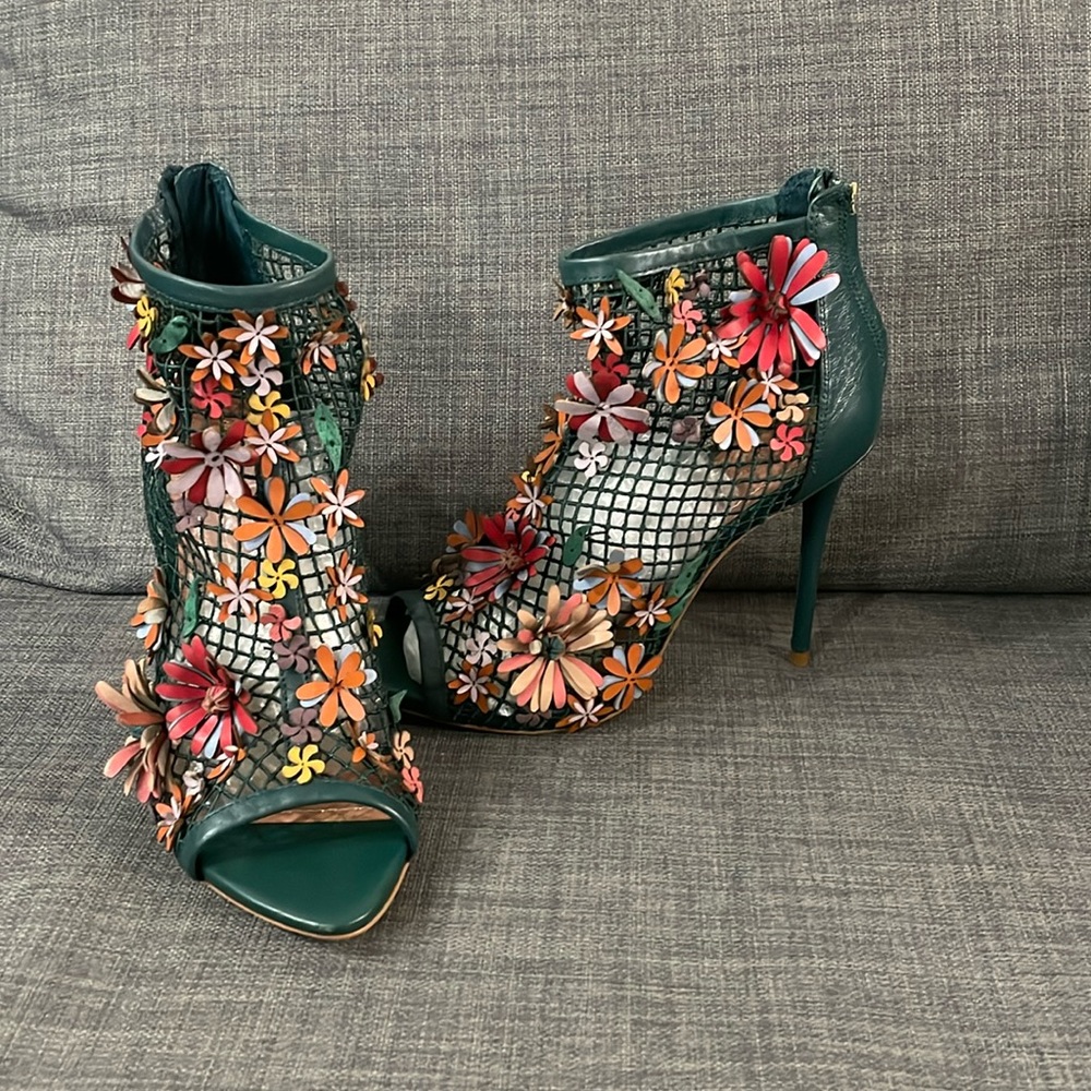 Limited edition green flowery  Zara heels, size 39